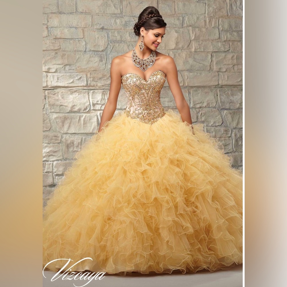 Light Yellow QUINCEANERA dress BY MORILEE!!